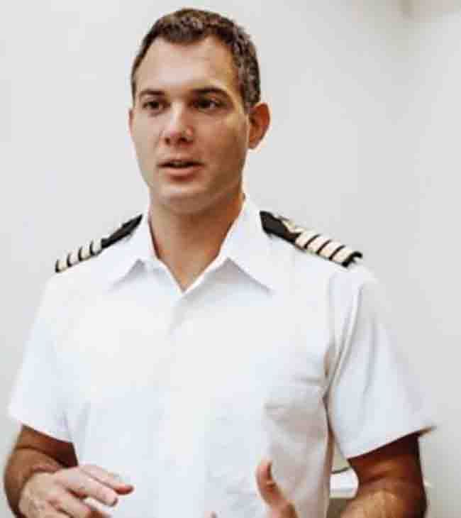 Photo of Pride of Ponza, young Aureliano Mazzella is the new captain of the Queen Elizabeth cruise ship