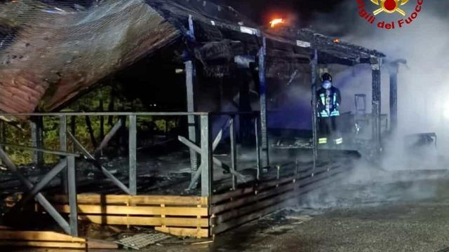 incendio chiosco latina
