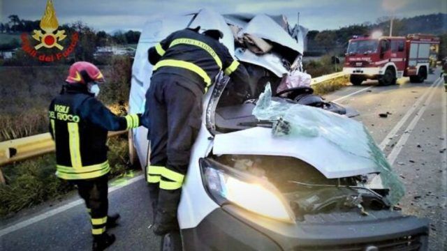 incidente-ponte-poppi-bus-furgone-2