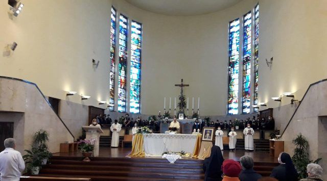 Sabaudia-Chiesa SS.Annunz. interno