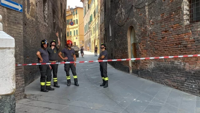 terremoto-i-controlli-dei-vigili-del-fuoco-a-siena