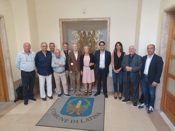 Il sindaco Celentano e l'assessore Muzio con i rappresentanti delle associazioni