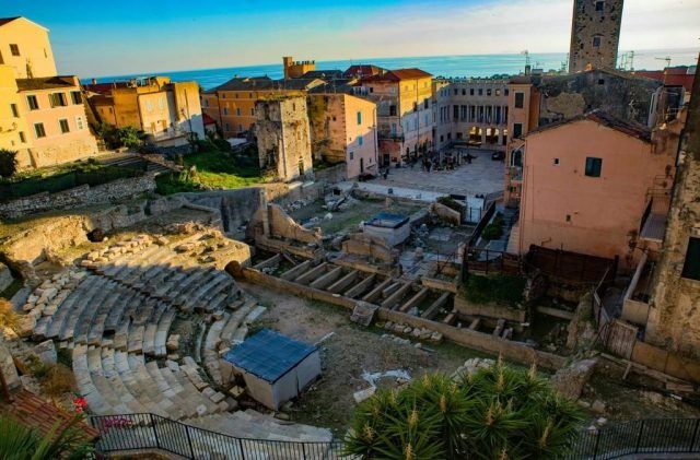 Terracina-Teatro Romano1
