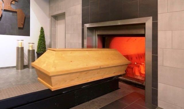 190226-coffin-full-640x381