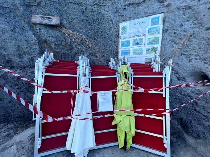 Controlli Ponza - sequestro attrezzature balneari