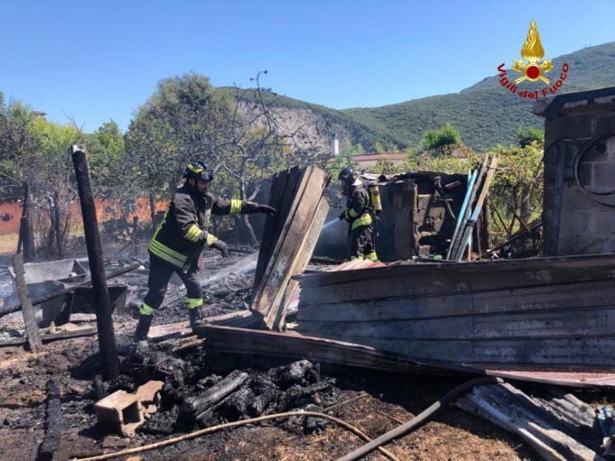 Incendio magazzino attrezzi via del Fringuello a San Felice Circeo
