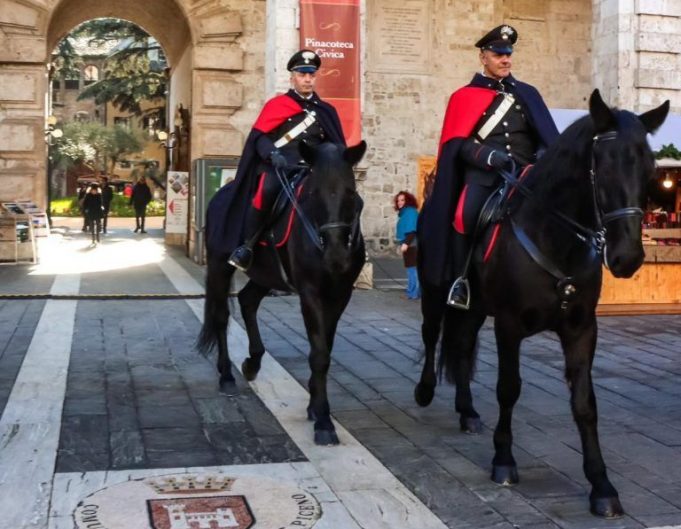 carabinieri a cavallo