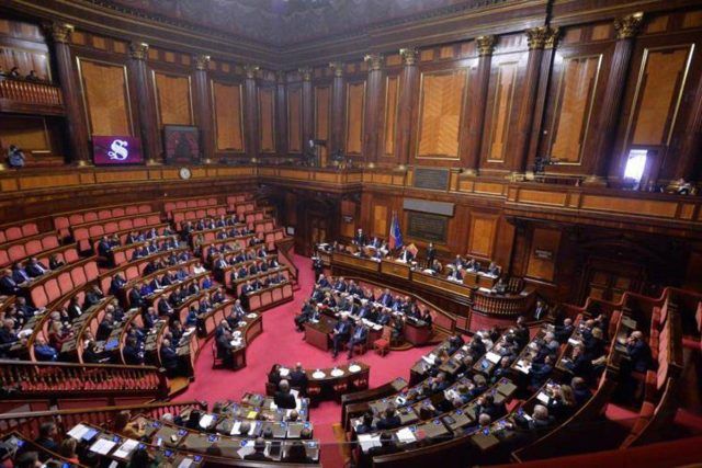 Manovra, pioggia di emendamenti: scontro su condono e adesione a scioperi