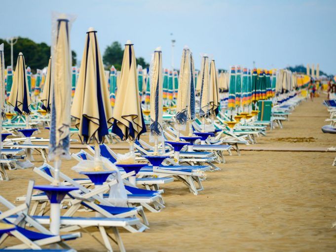 stabilimento ombrelloni generico canva