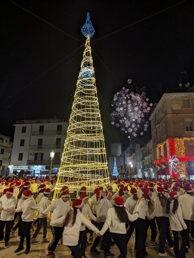 Fondi-Natale accensione