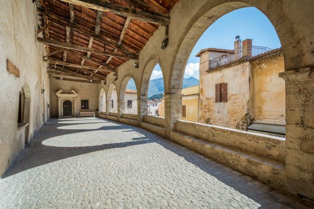 Sermoneta-loggia dei mercanti