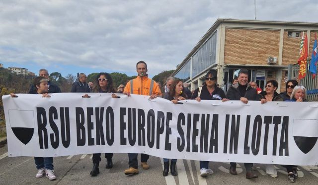 corteo-Beko-18-novembre-3-e1731945980862
