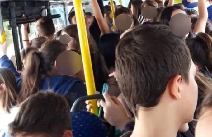 bus-affollato