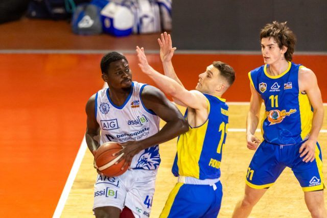 Basket-Salerno Benacquista