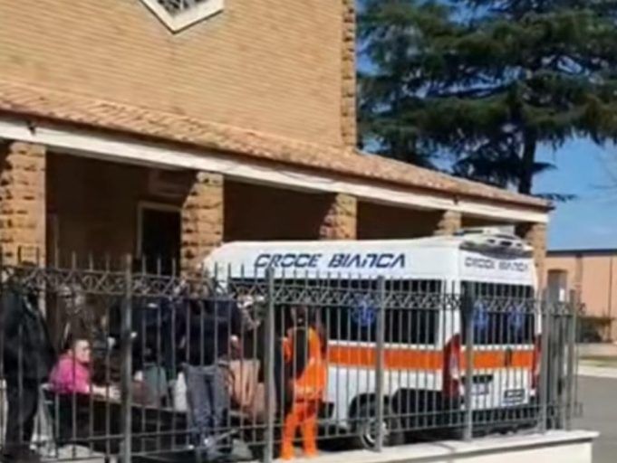 Ladra senza scrupoli - deruba un’anziana di 97 anni in chiesa mentre prega per il marito defunto1