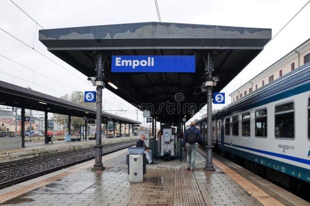 stazione-ferroviaria-di-empoli-italia-130198157