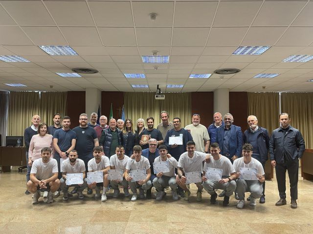 Cisterna-Calcio premiazione comune