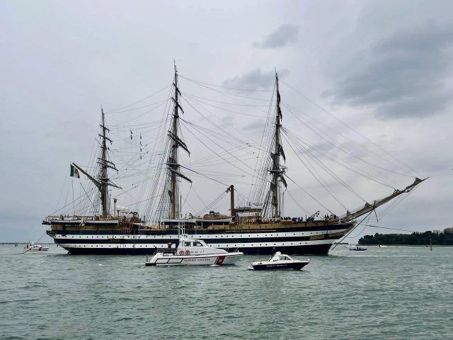 Nave Amerigo Vespucci