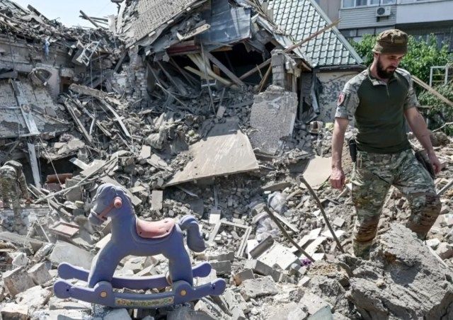 Raid russi su Kiev e Odessa: ospedali colpiti, Zelensky chiede azioni concrete
