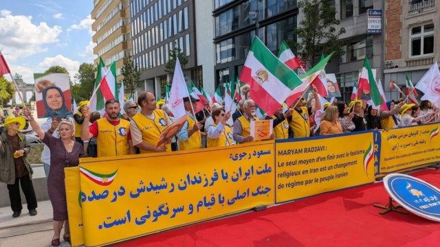 Iran, l’opposizione iraniana manifesta a Bruxelles per la democrazia e per condannare la repressione del regime