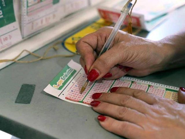 Superenalotto, numeri combinazione vincente oggi 17 ottobre