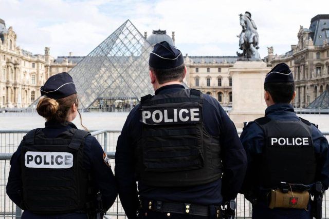 Furto al Louvre, ora i gioielli della Corona rischiano la distruzione: è corsa contro il tempo