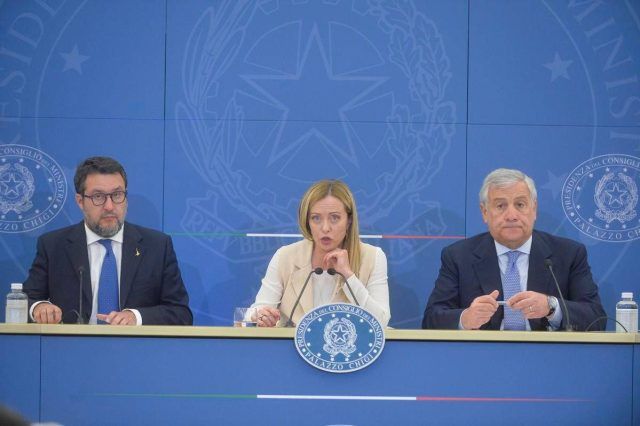 Manovra, sale tensione in maggioranza: alt Forza Italia su affitti brevi, banche ancora in mirino Lega