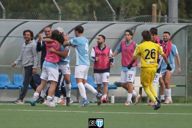 Cisterna Calcio esultanza panchina