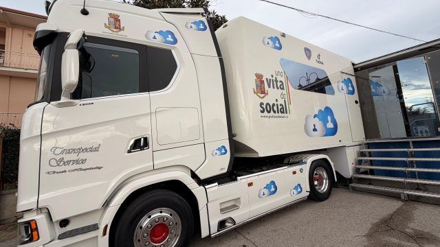 SS.Cosma e Damiano-Polizia Postale truck
