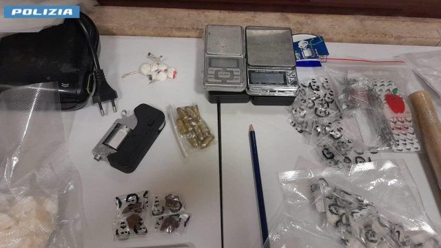 Armi e droga - Arrestati due 18enni a Latina (4)