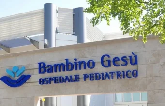 Migliorano le condizioni del bimbo ustionato a Cori con il latte