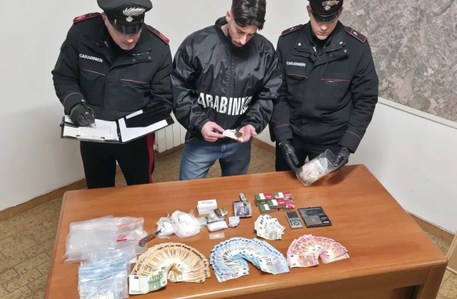 CASTEL-GANDOLFO-La-droga-sequestrata-dai-Carabinieri-1