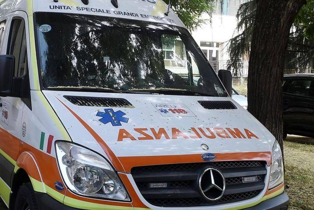 Pistoia, tecnico muore travolto da un letto che stava riparando in una Rsa