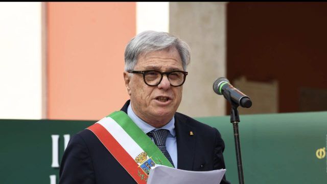 Cisterna-sindaco Mantini