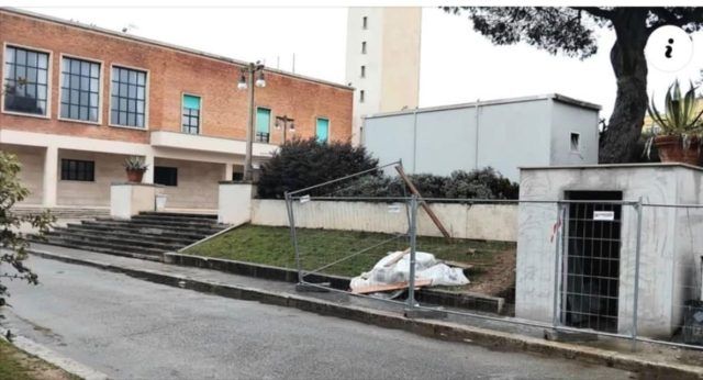 Sabaudia-Piazza Circe manufat