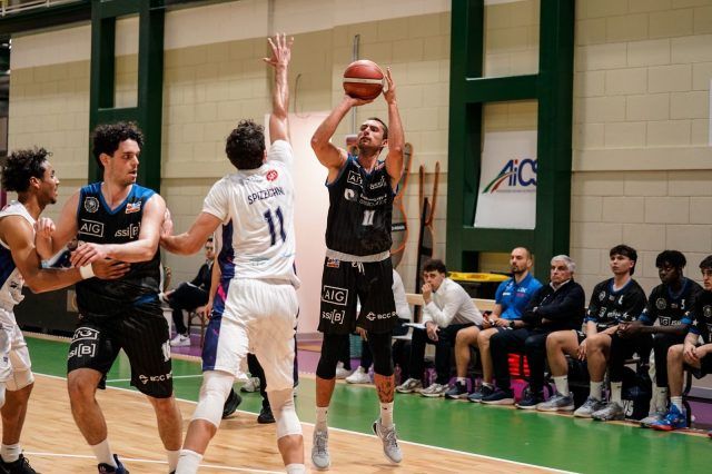 Basket-Casoria Latina