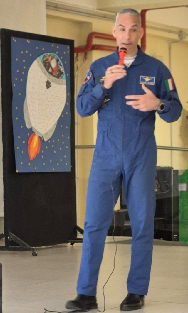 Latina-astronauta Villadei