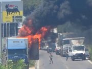 Tir in fiamme sulla Pontina: strada chiusa e lunghe code verso Latina