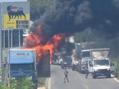 Tir in fiamme sulla Pontina: strada chiusa e lunghe code verso Latina