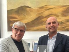 Doppio oro per l’olio 501 Altitudo, il sindaco Mosca consegna una targa all’imprenditore Agresti