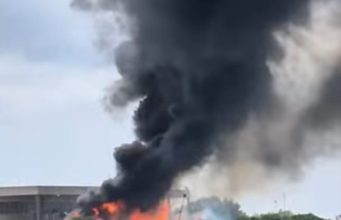 Paura a Latina Scalo: maxi incendio al centro rifiuti Del Prete, nube di fumo visibile per chilometri