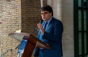 Il monologo di Luca Ceccherelli sulla Costituzione per celebrare gli 80 anni della Repubblica a Latina