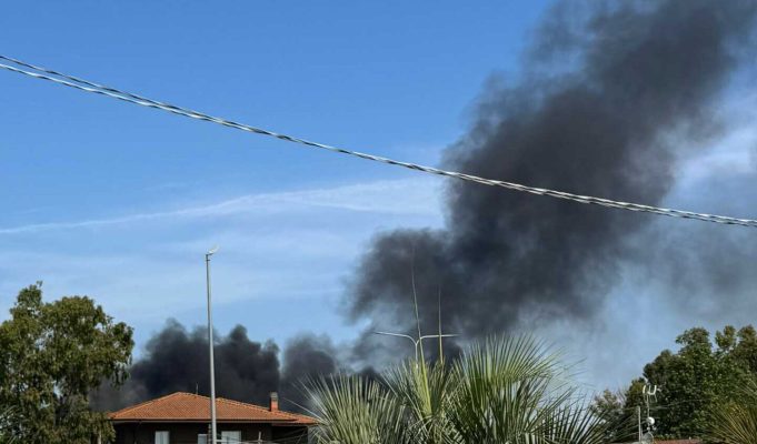 A Fuoco il rimorchio di un camion : Pontina bloccata all’altezza di Borgo Isonzo, disagi per il traffico
