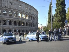 Un gruppo di giovani crea panico al Colosseo, aggrediti i vigili urbani