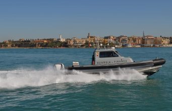 E’ fuori pericolo la bambina ferita a Palmarola dopo un tuffo. Decisivo il soccorso della vedetta della Finanza