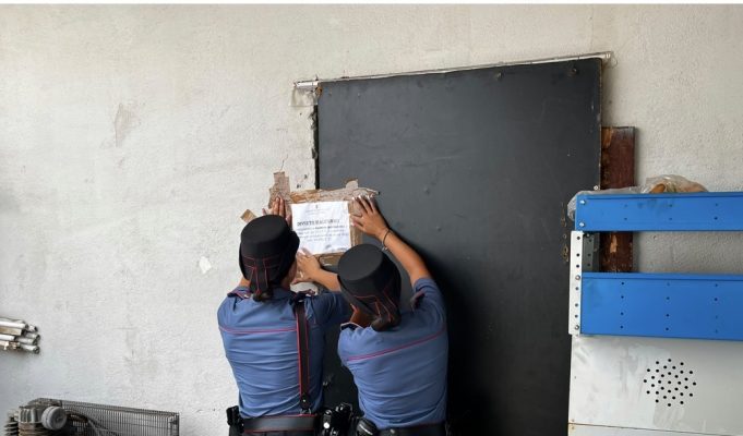 Tre arresti per riciclaggio a Sperlonga, sorpresi mentre smontavano un’ auto rubata: officina sequestrata