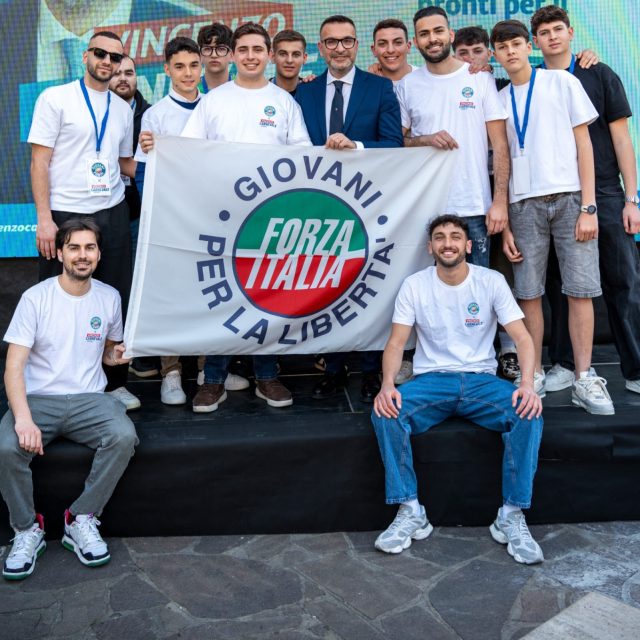 Il sindaco con i ragazzi di Forza italia giovani