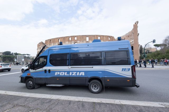 Polizia-Colosseo
