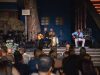 Applausi a scena aperta alla Scalinata di Palazzo Mazzoni per “E sona mo’ “, il concerto-omaggio a Pino Daniele del duo Mazzella-Marino