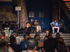 Applausi a scena aperta alla Scalinata di Palazzo Mazzoni per “E sona mo’ “, il concerto-omaggio a Pino Daniele del duo Mazzella-Marino
